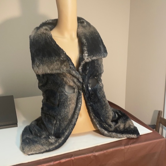 Jessica Simpson faux fur open vest
